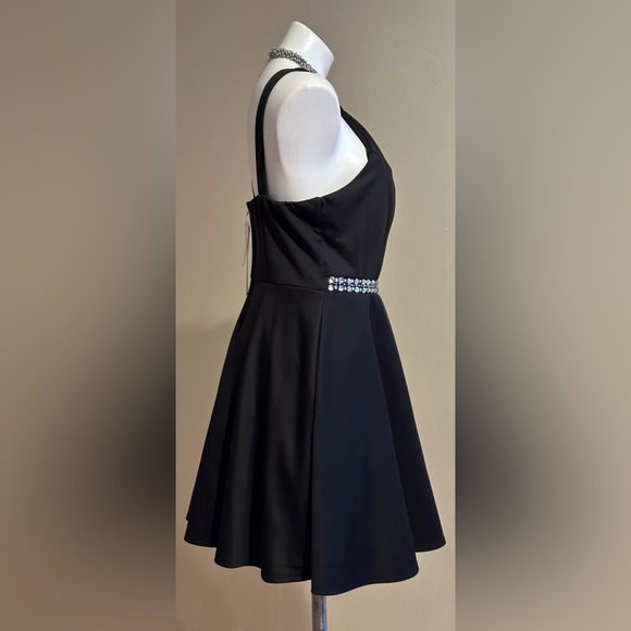 Emerald Sundae Ladies Black Round Neck Back Zip Fit & Flare Dress SZ 11 NWT - Picture 4 of 14